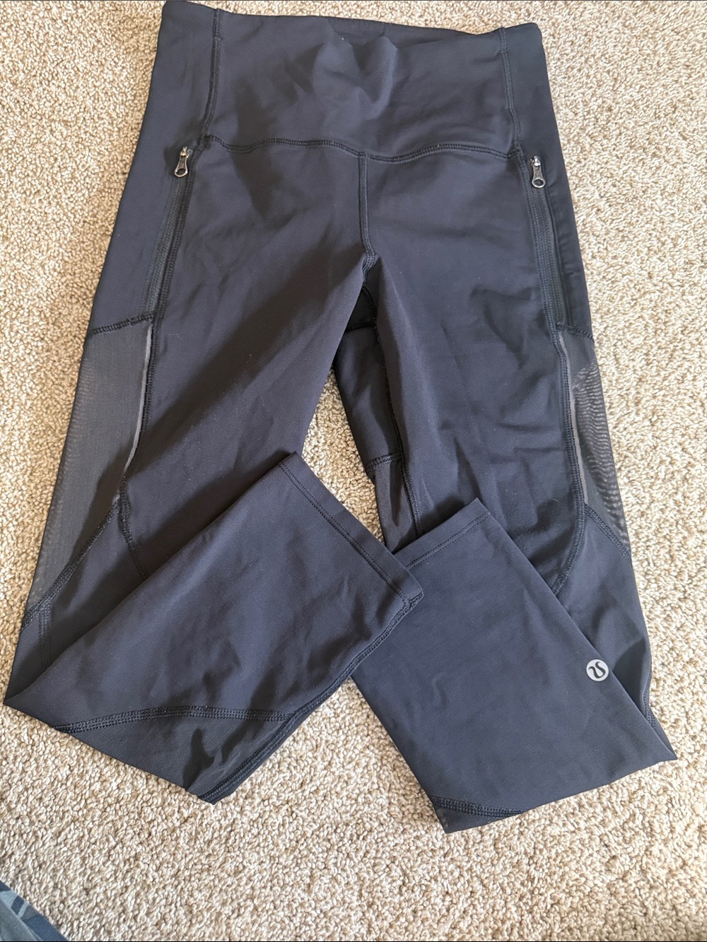 Lululemon Black Athletic Leggings with Side Zipper Pocket 21” inseam size 6